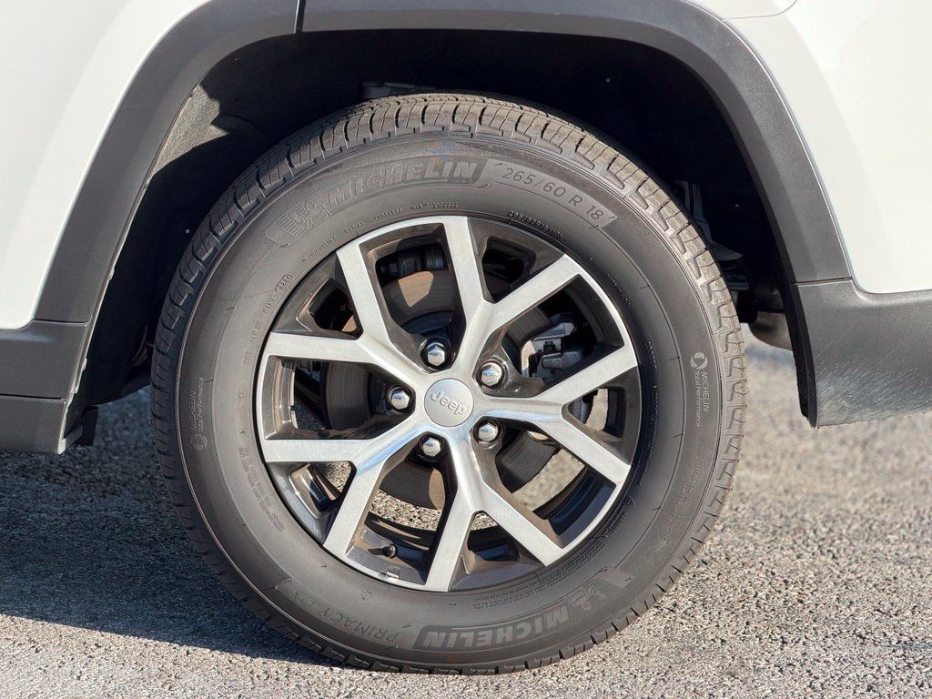 Used 2024 Jeep Grand Cherokee Limited RWD image 3
