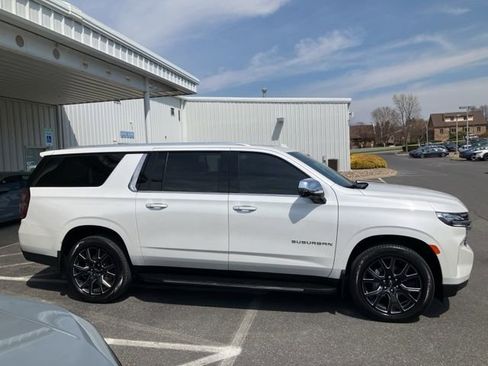 Used 2023 Chevrolet Suburban Premier w/ Premium Package 2 AWD/4WD image 2