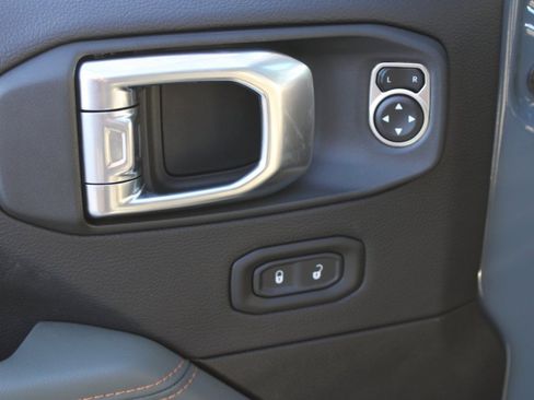 New 2025 Jeep Gladiator Mojave image 10