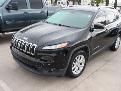 Used 2018 Jeep Cherokee Latitude Plus image 6