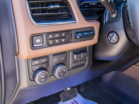 Used 2024 Chevrolet Suburban High Country image 34