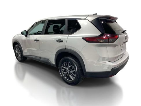 Used 2024 Nissan Rogue S FWD image 2