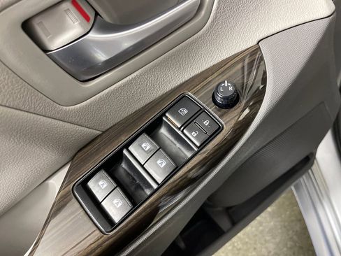 Used 2016 Toyota Sienna XLE FWD image 12
