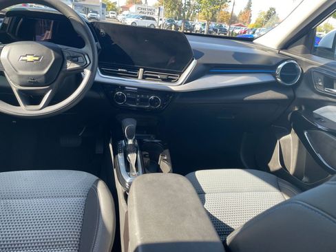 Used 2025 Chevrolet Trax LT image 33