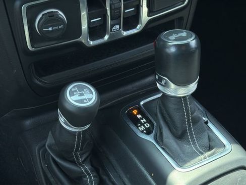 Used 2022 Jeep Wrangler Unlimited Sahara AWD/4WD image 14
