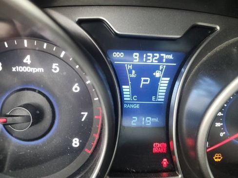 Used 2014 Hyundai Veloster w/ Technology Package 03 FWD image 12
