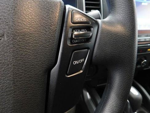 Used 2024 Nissan Frontier SV image 27