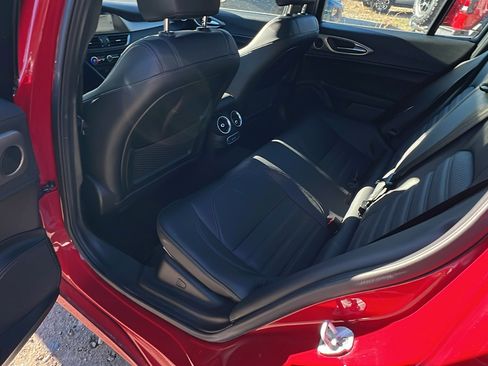 Used 2025 Alfa Romeo Giulia AWD w/ Veloce Package AWD image 25