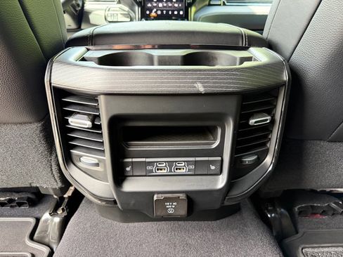 Used 2024 RAM 2500 Limited AWD/4WD image 18