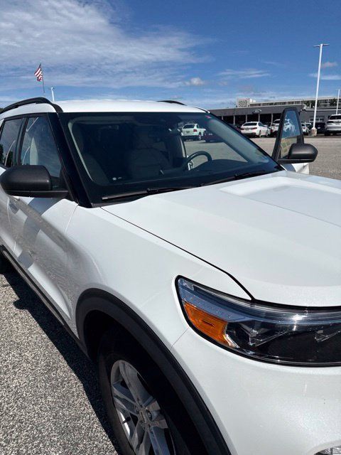 Used 2022 Ford Explorer XLT w/ Equipment Group 202A AWD/4WD image 14