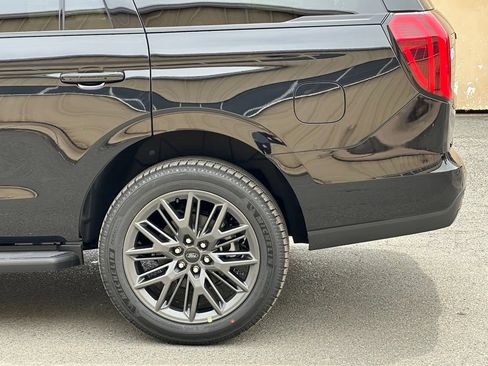 New 2026 Ford Expedition Platinum w/ Stealth Appearance Package AWD/4WD image 40
