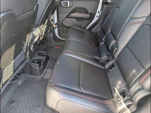 Used 2024 Jeep Gladiator Rubicon w/ Convenience Group AWD/4WD image 11