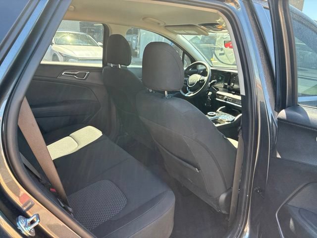 Used 2025 Kia Sportage LX FWD image 5