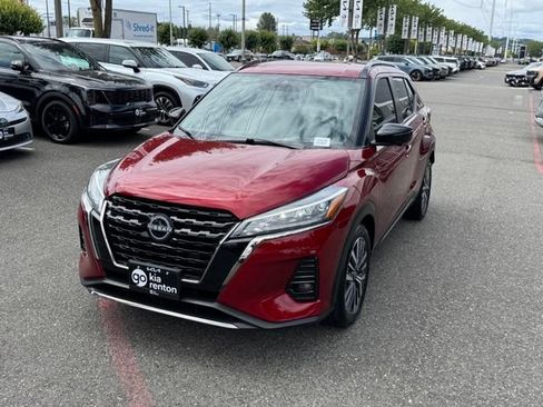 Used 2023 Nissan Kicks SR w/ SR Premium Package FWD image 3
