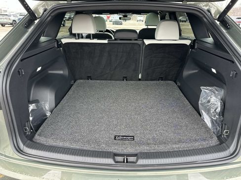 Used 2025 Volkswagen Atlas Cross Sport SEL Premium R-Line image 9