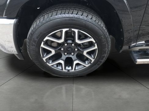 Used 2025 RAM 1500 Laramie AWD/4WD image 3
