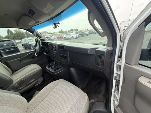 Used 2017 Chevrolet Express 3500 LT w/ LT Preferred Equipment Group RWD image 24