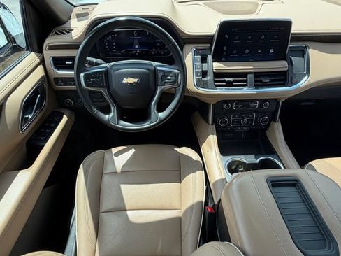 Used 2023 Chevrolet Suburban Premier w/ Premium Package RWD image 12