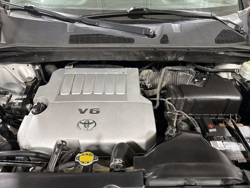Used 2012 Toyota Highlander SE w/ Tow Pkg FWD image 25