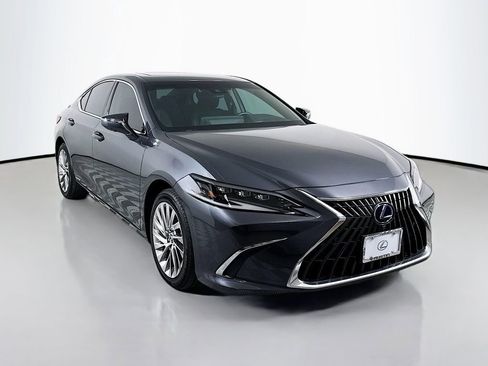 Used 2022 Lexus ES 300h Ultra Luxury w/ Accessory Package 2 image 3