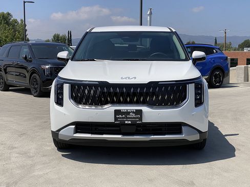 New 2026 Kia Carnival LXS FWD image 9
