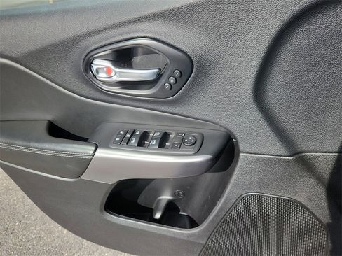 Used 2022 Jeep Cherokee Limited w/ Elite Package image 9