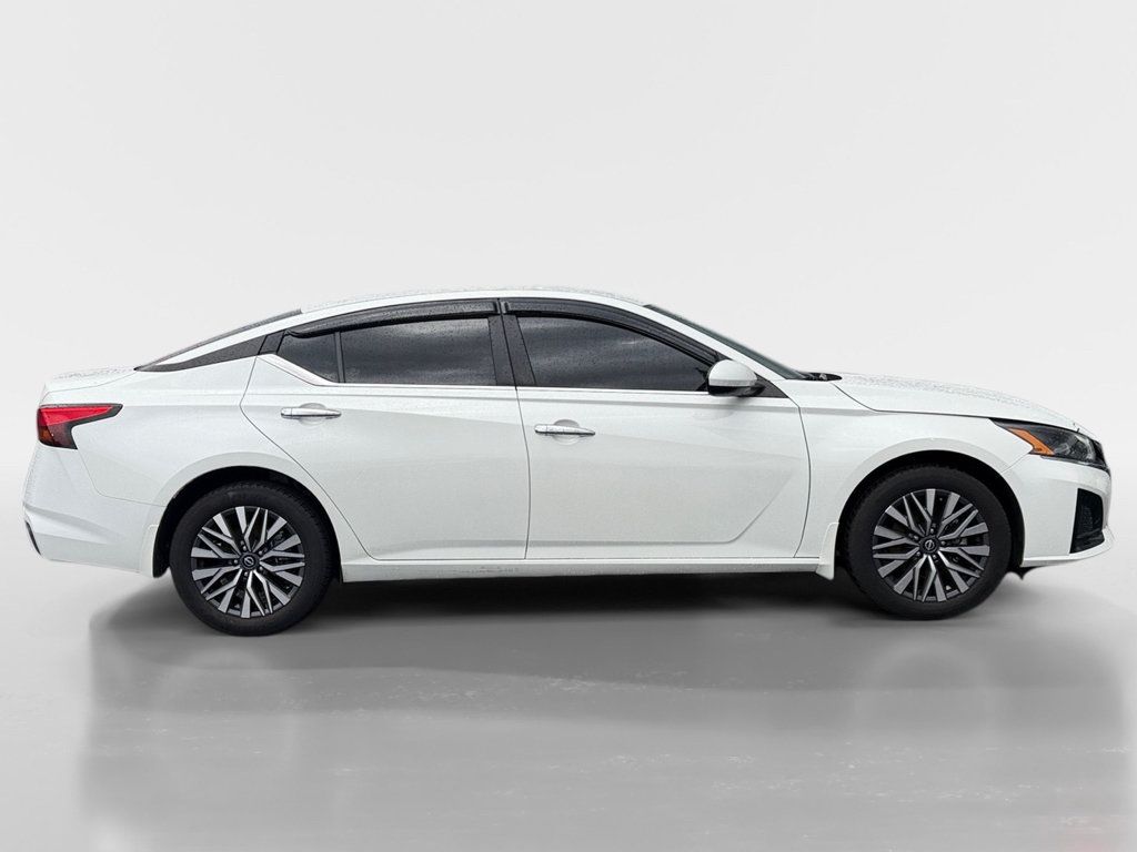 Used 2023 Nissan Altima 2.5 SV AWD/4WD image 6
