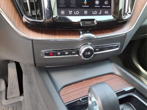 Used 2023 Volvo XC60 B5 Plus w/ Climate Package AWD/4WD image 25