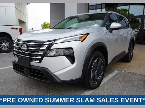 Used 2025 Nissan Rogue SV FWD image 1