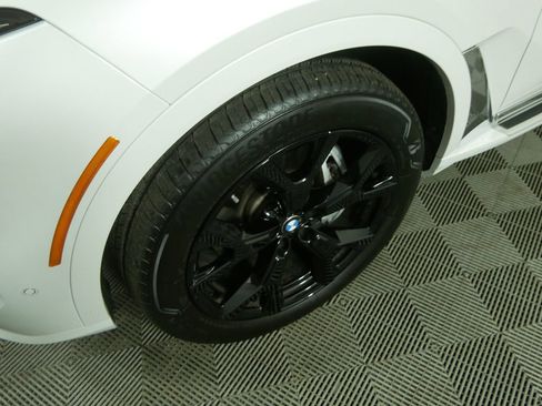 Used 2026 BMW X7 xDrive40i image 10