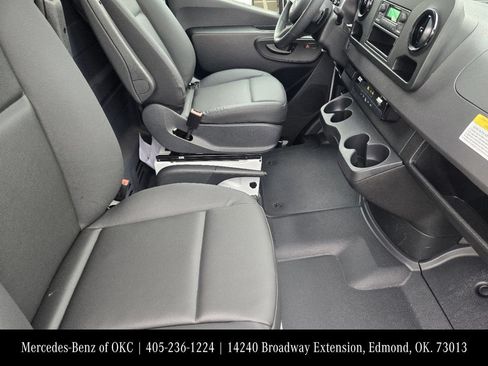 Used 2025 Mercedes-Benz Sprinter 2500 image 14