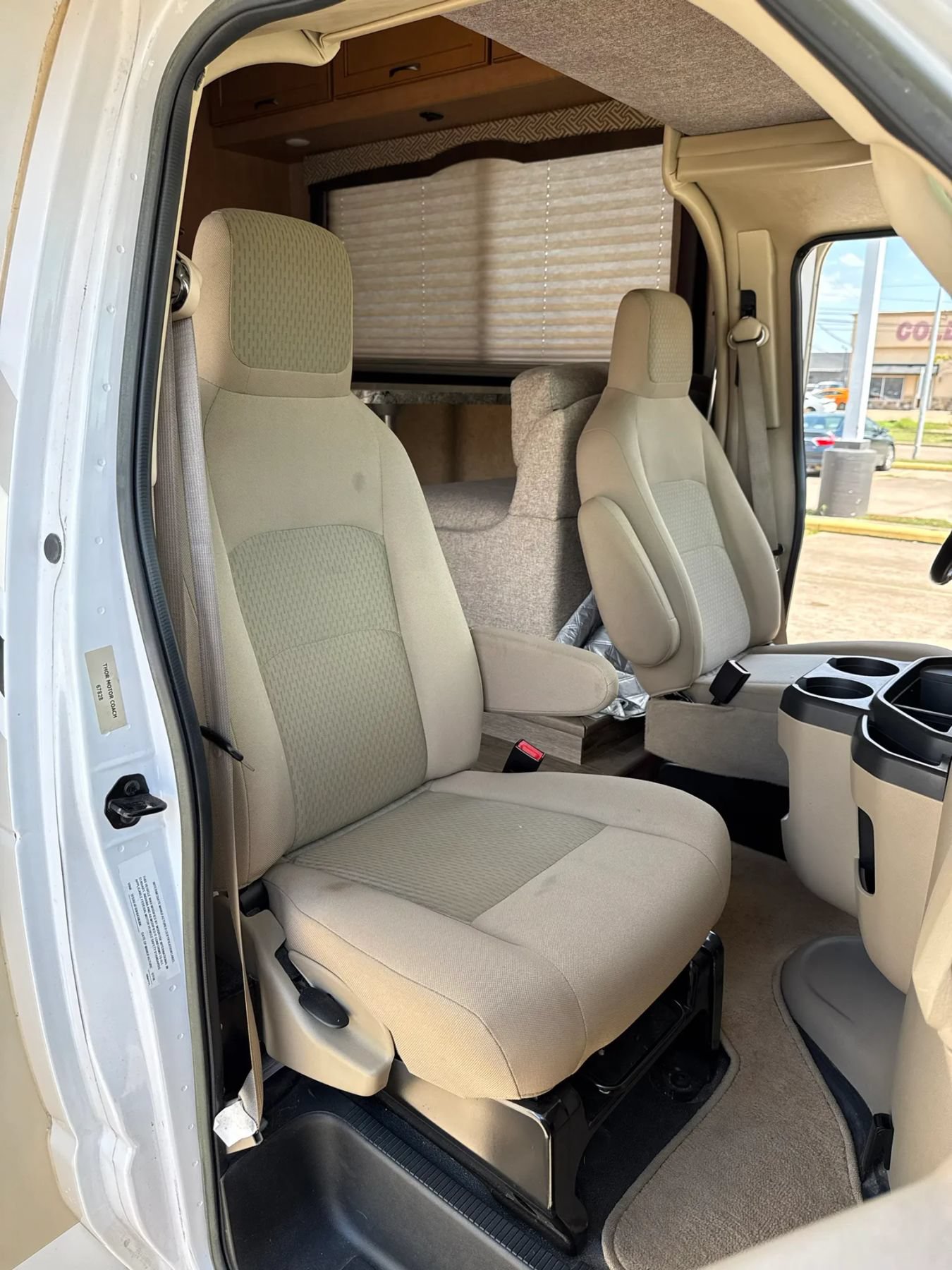 Used 2017 Ford E-450 and Econoline 450 Super Duty w/ Motorhome Prep Package RWD image 32