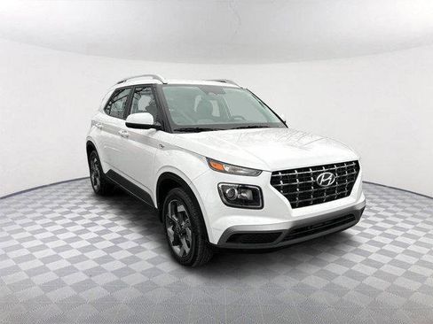 New 2025 Hyundai Venue SEL image 3