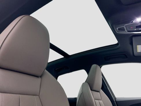 Used 2025 Audi Q5 2.0T Premium Plus w/ Premium Plus image 17