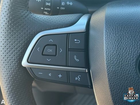 Used 2025 Toyota Sienna Platinum image 15