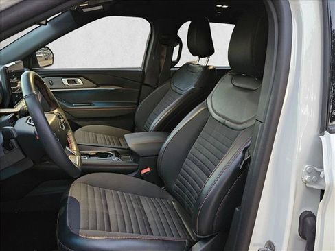 Used 2025 Ford Explorer ST-Line w/ Premium Package AWD/4WD image 14