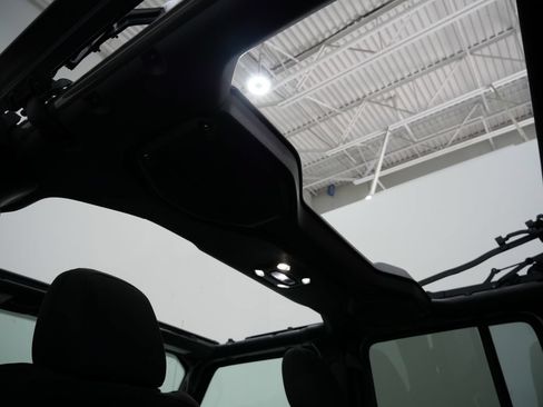 Used 2022 Jeep Wrangler Unlimited Sport AWD/4WD image 4