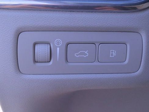 Used 2020 Volvo XC60 T8 Momentum image 25