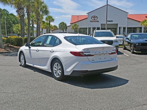 Used 2026 Toyota Camry LE w/ Convenience Package FWD image 3