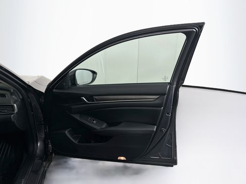 Used 2018 Honda Accord Touring image 33