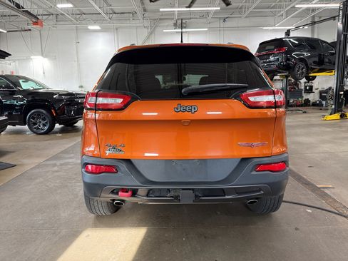 Used 2016 Jeep Cherokee Trailhawk w/ Comfort/Convenience Group AWD/4WD image 5