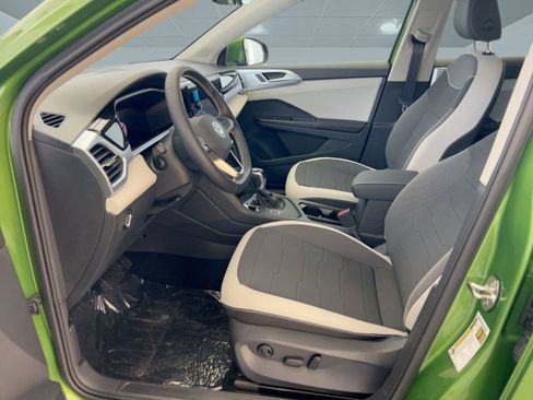 New 2026 Volkswagen Taos SE image 5