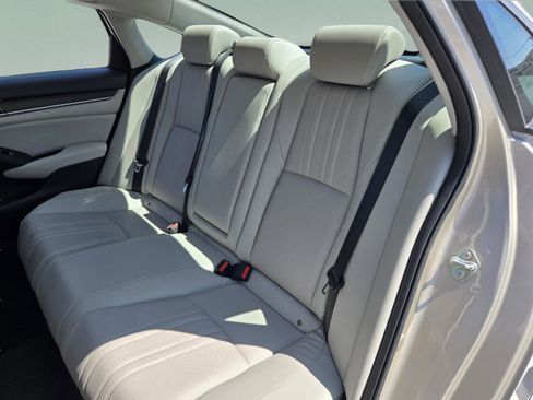 Used 2018 Honda Accord Touring image 19
