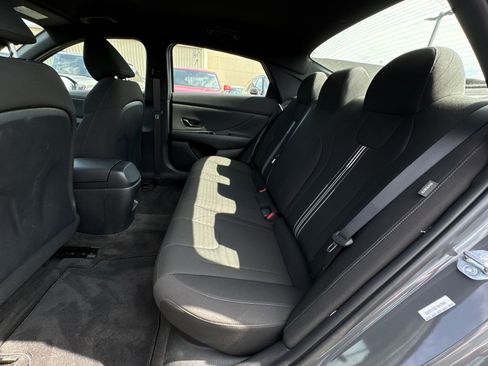 Used 2025 Hyundai Elantra SEL FWD image 24