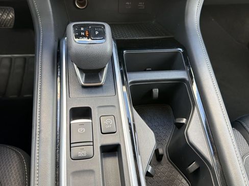 Used 2025 Nissan Pathfinder SV FWD image 17