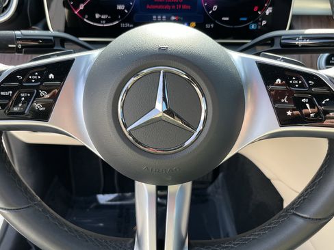 Used 2025 Mercedes-Benz C 300 4MATIC Sedan image 20