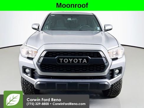 Used 2017 Toyota Tacoma TRD Off-Road image 2