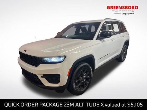 Used 2024 Jeep Grand Cherokee Altitude AWD/4WD image 1