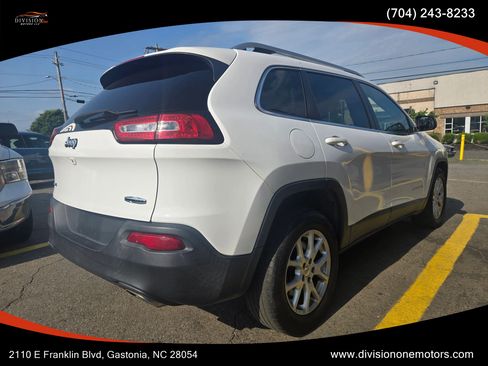 Used 2015 Jeep Cherokee Latitude w/ Cold Weather Group AWD/4WD image 4