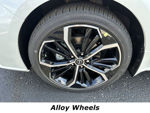 Certified 2025 Nissan Altima 2.5 SR w/ SR Premium Package FWD image 14